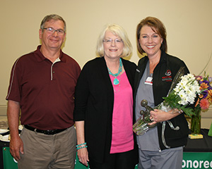 Regina Anderson receives the DAISY Award.